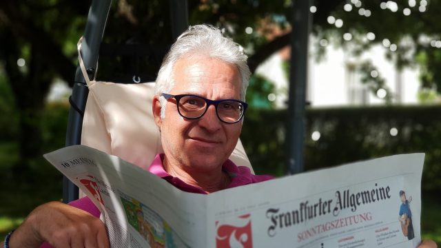 Stephan Raif mit der Frankfurter Allgemeinen